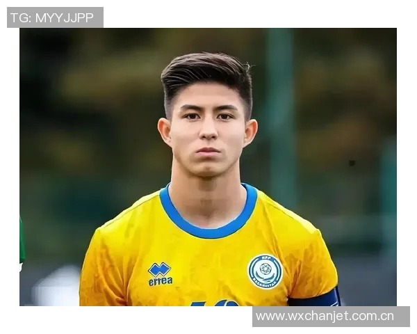 阿拉木图凯拉特门将母亲因年轻外貌走红球迷误以为是姐弟关系