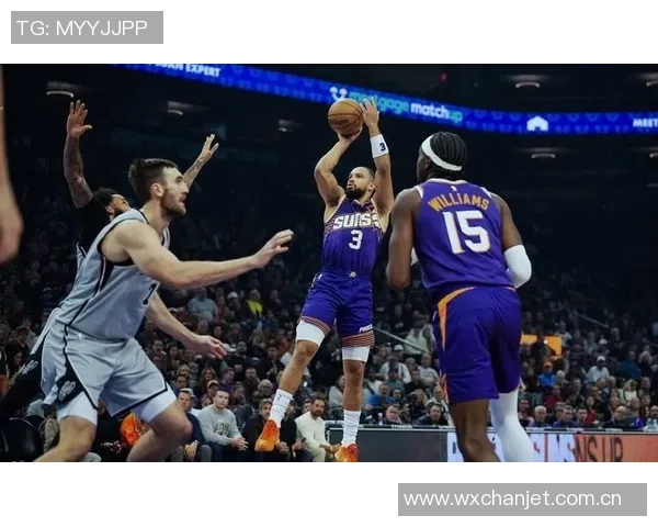 布克本赛季场均253次空位三分球引领联盟展现超强投射能力 布克本赛季场均253次空位三分球引领联盟展现超强投射能力