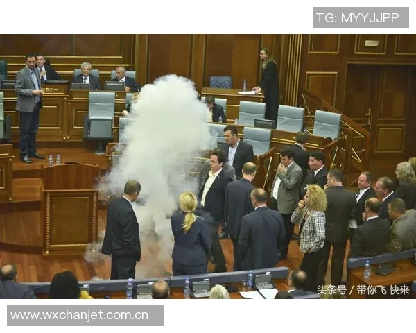 小仓幸成边线抢球铲飞叙利亚球员比赛火药味十足引发观众热议 小仓幸成边线抢球铲飞叙利亚球员比赛火药味十足引发观众热议